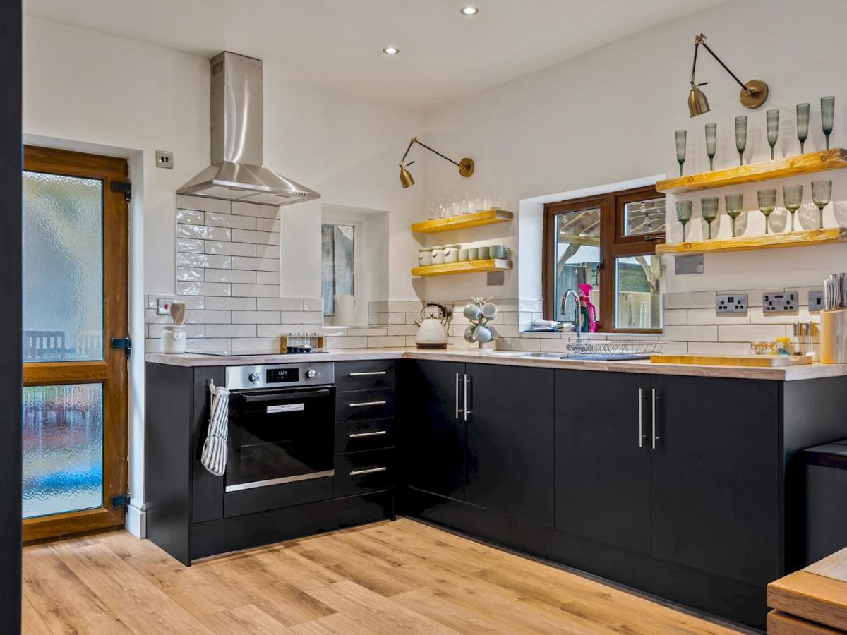 Pass The Keys Appletree Cottage - A Chic Seaside Home And Garden วิทสเตเบิล ภายนอก รูปภาพ