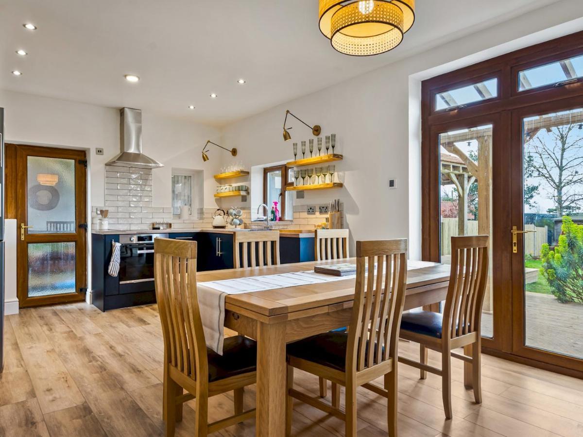Pass The Keys Appletree Cottage - A Chic Seaside Home And Garden วิทสเตเบิล ภายนอก รูปภาพ