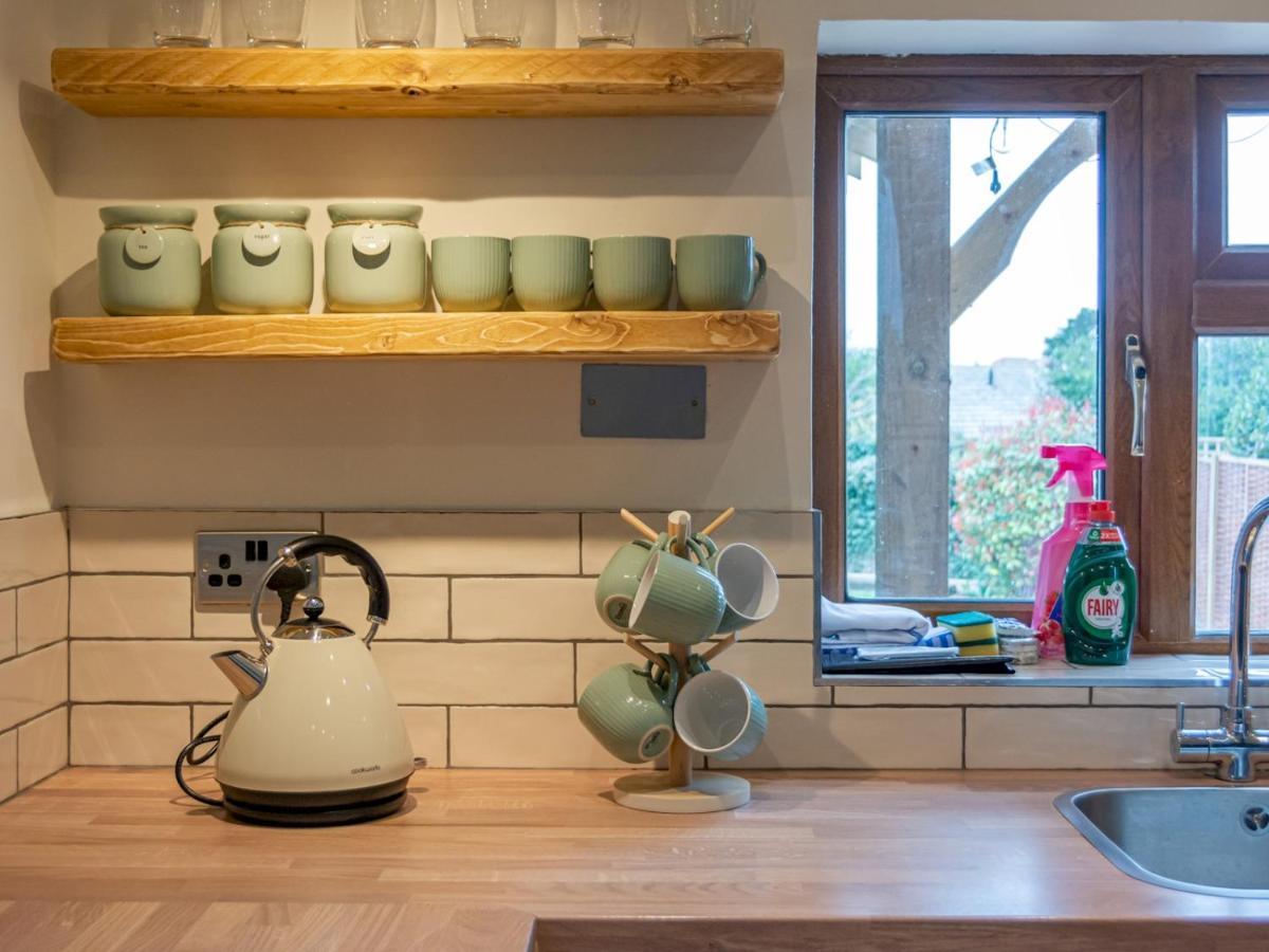 Pass The Keys Appletree Cottage - A Chic Seaside Home And Garden วิทสเตเบิล ภายนอก รูปภาพ