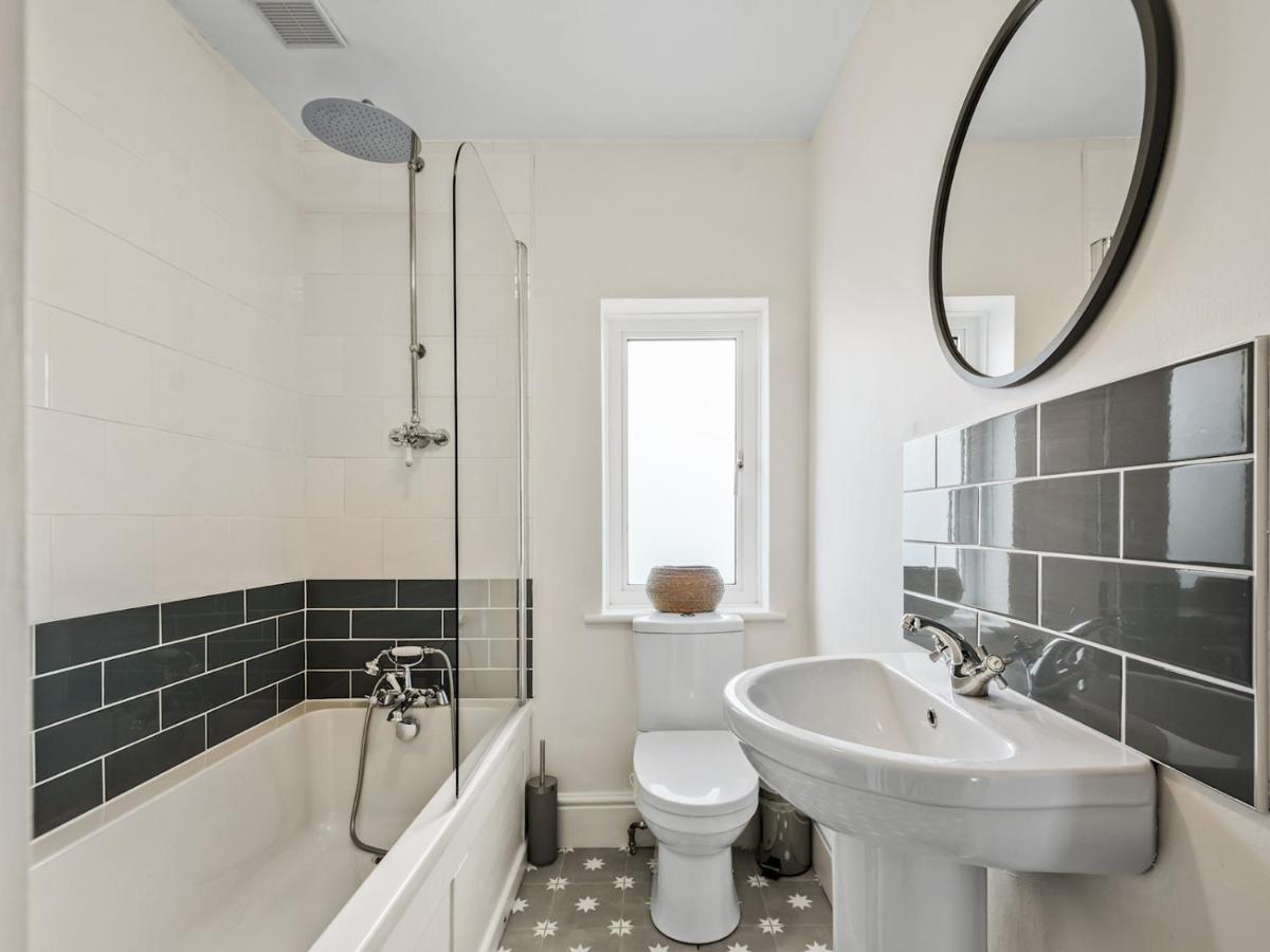 Pass The Keys Appletree Cottage - A Chic Seaside Home And Garden วิทสเตเบิล ภายนอก รูปภาพ