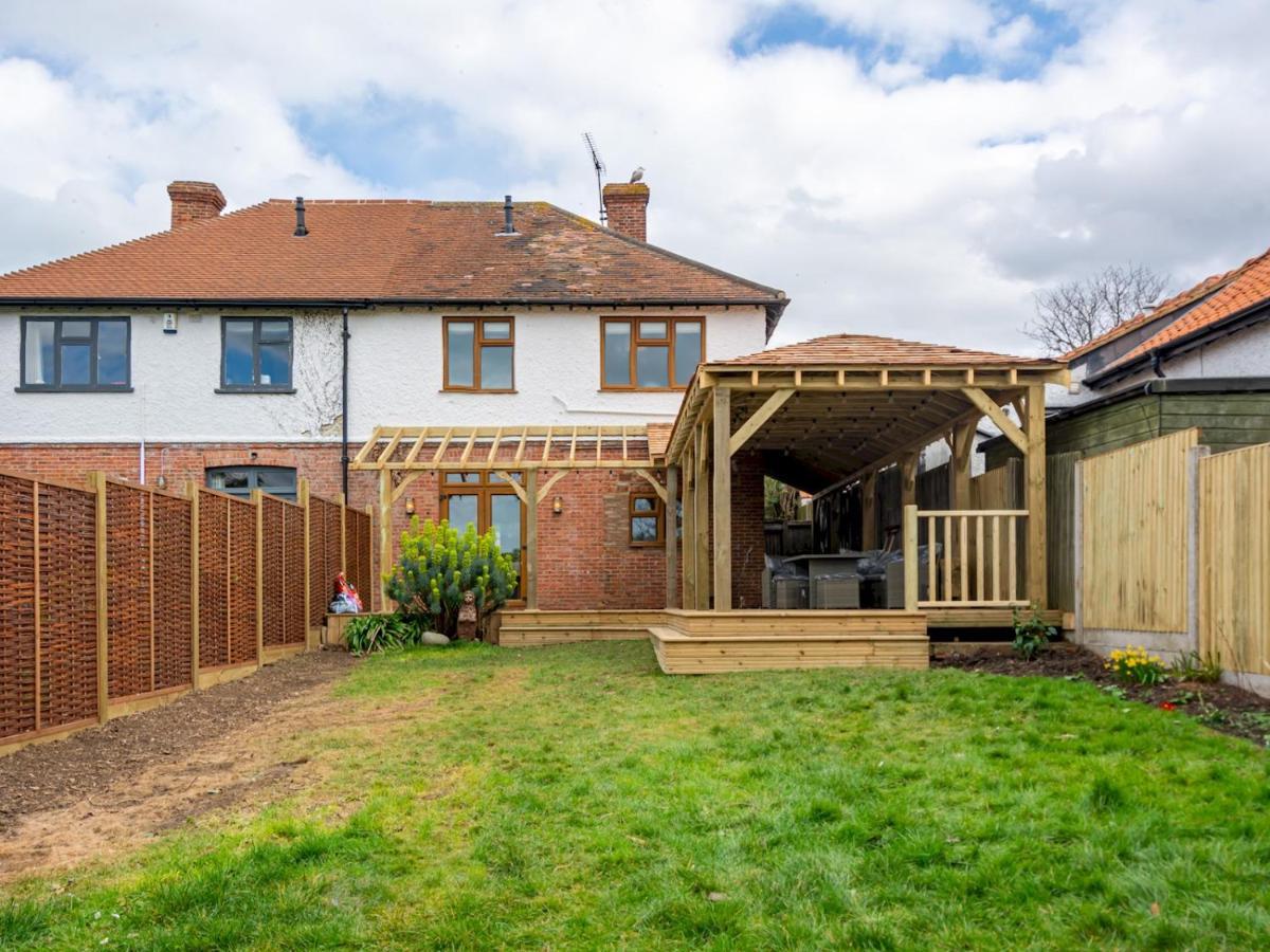 Pass The Keys Appletree Cottage - A Chic Seaside Home And Garden วิทสเตเบิล ภายนอก รูปภาพ