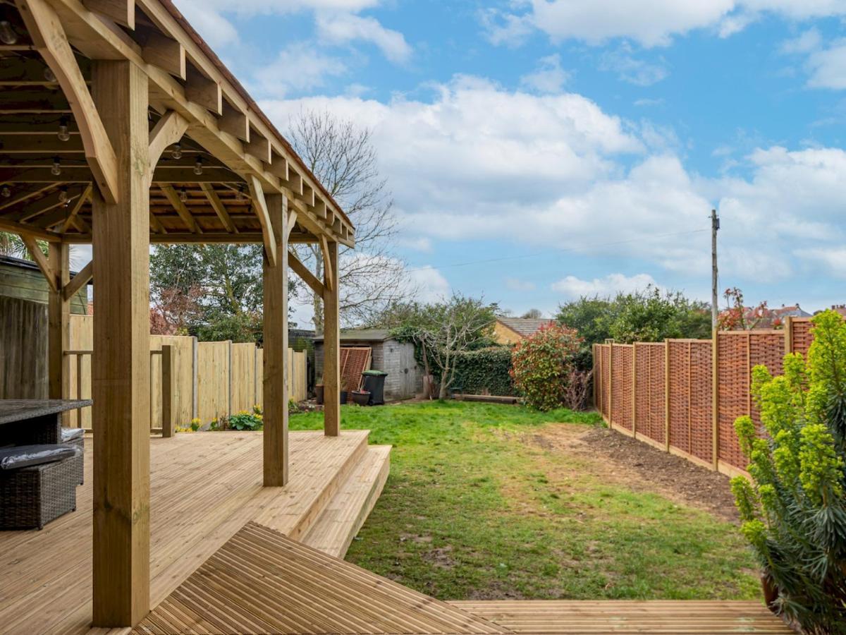 Pass The Keys Appletree Cottage - A Chic Seaside Home And Garden วิทสเตเบิล ภายนอก รูปภาพ